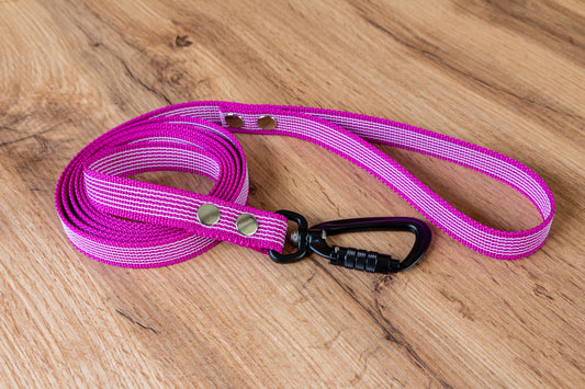 Rosa Antiglidkoppel med Twist-Lock karbinhake, 20 mm