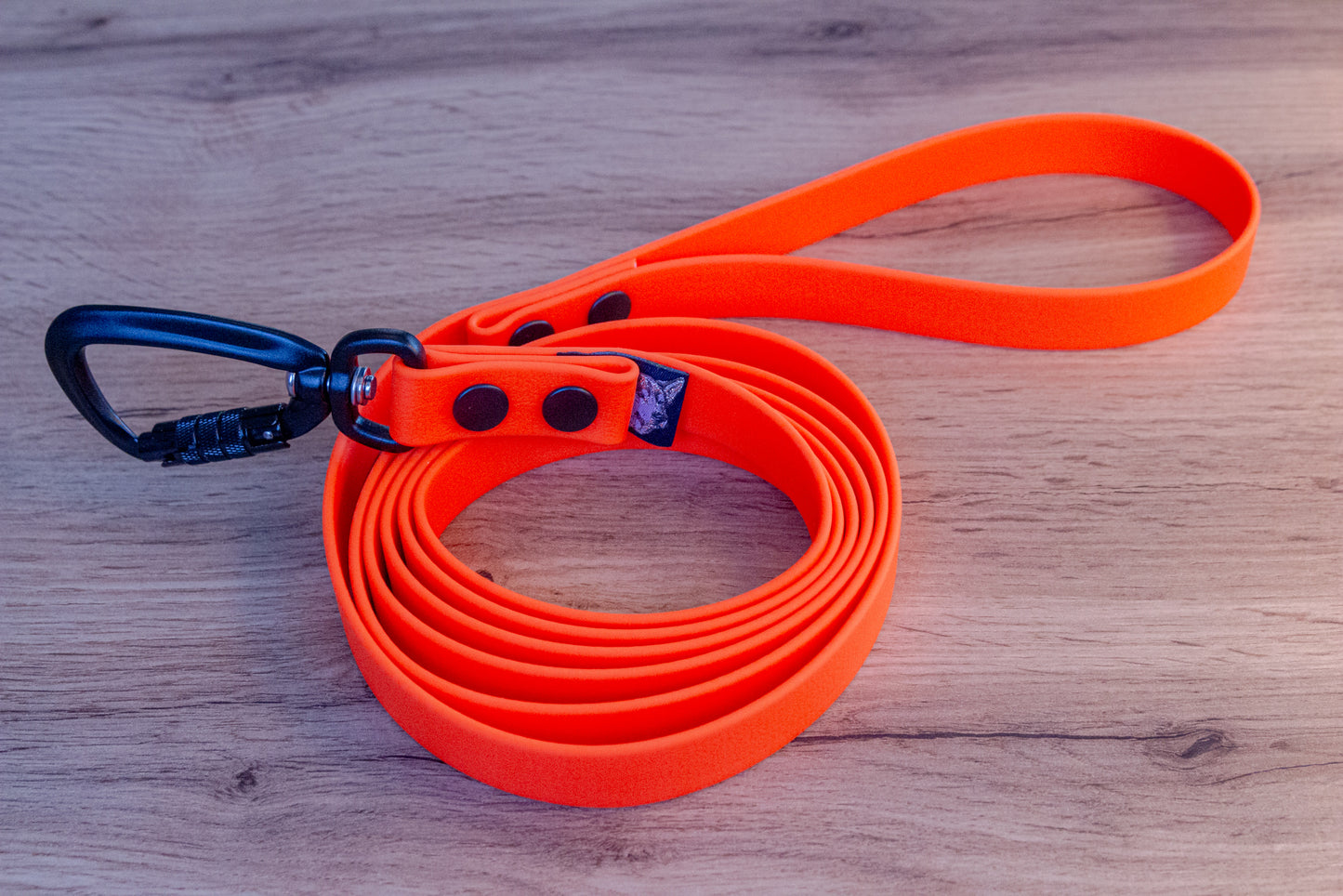 Neon-orange Biothane hundkoppel med Twist-Lock karbinhake, 20 mm