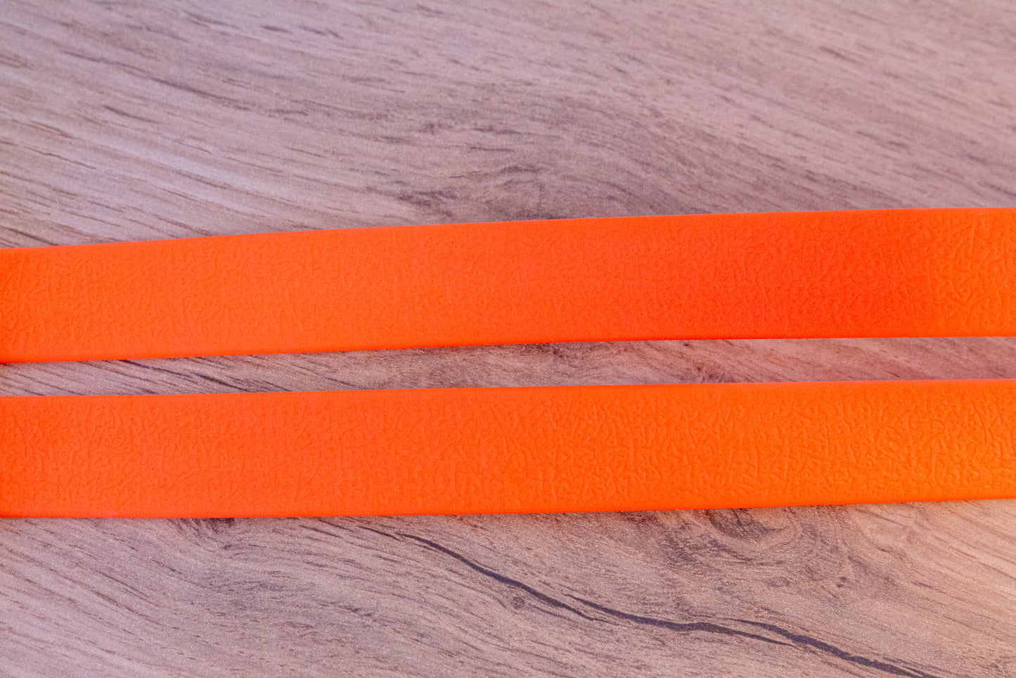 Neon-orange Biothane hundkoppel med Twist-Lock karbinhake, 20 mm