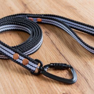 Svart & Vitt Antiglidkoppel med Twist-Lock karbinhake, 20 mm