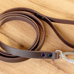 Mörkbrunt läkerkoppel med Twist-Lock karbinhake, 20 mm