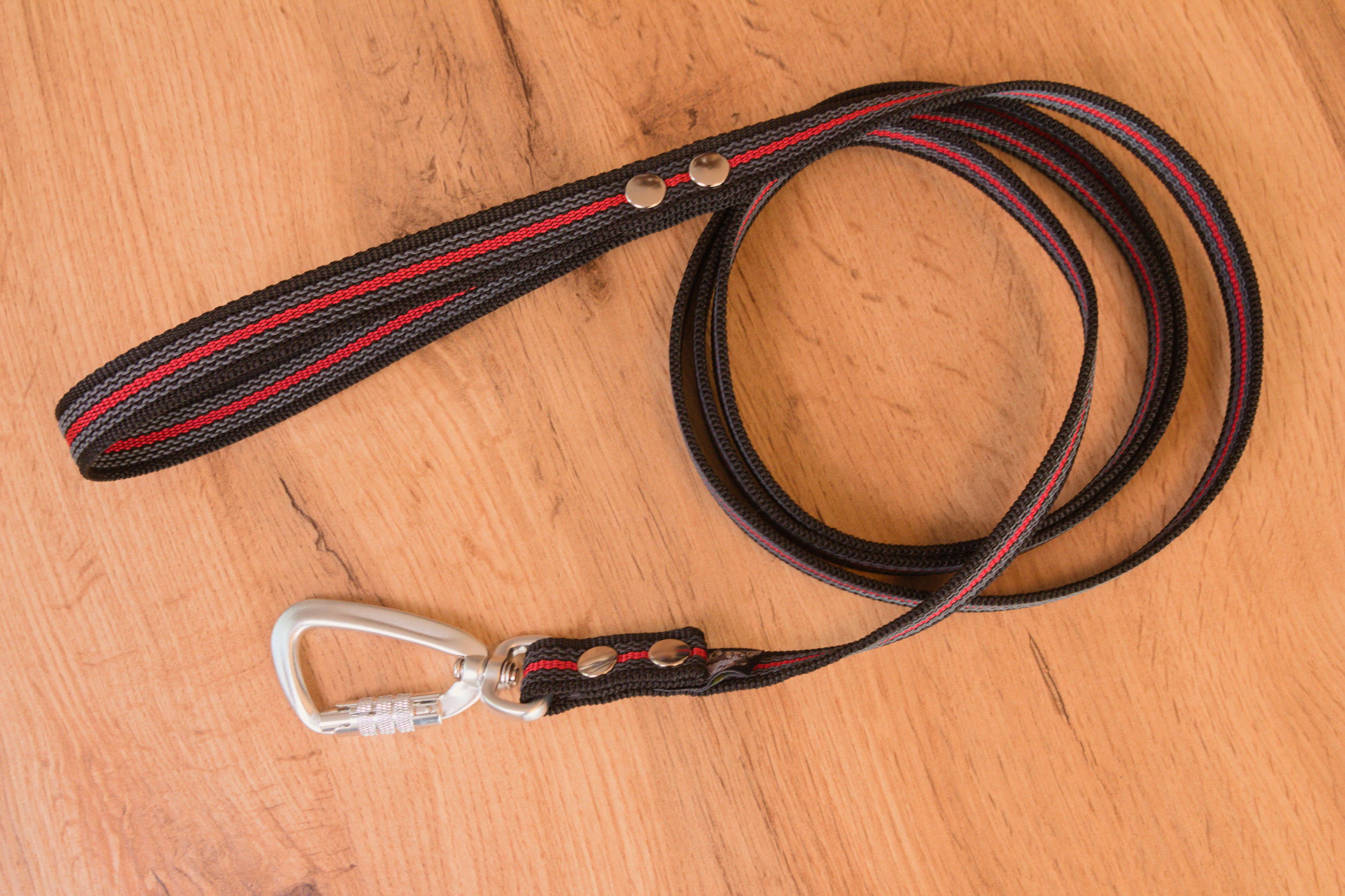 Röd & Svart Antiglidkoppel med Twist-Lock karbinhake, 20 mm - Bild 2