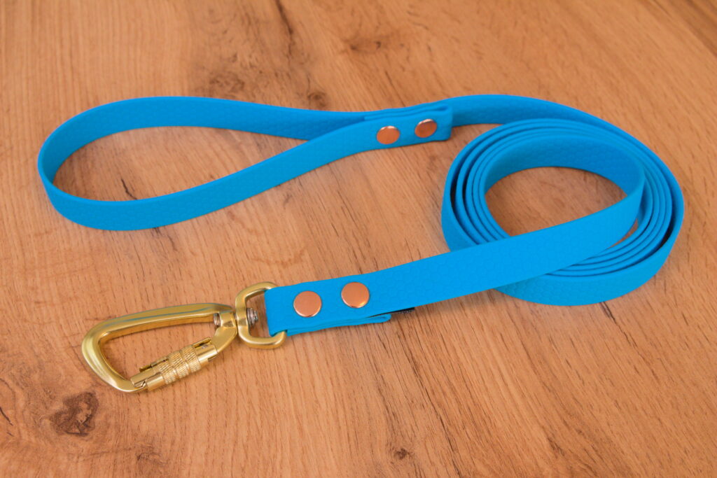 Hexa Himmelsblå hundkoppel med Twist-Lock karbinhake, 20 mm